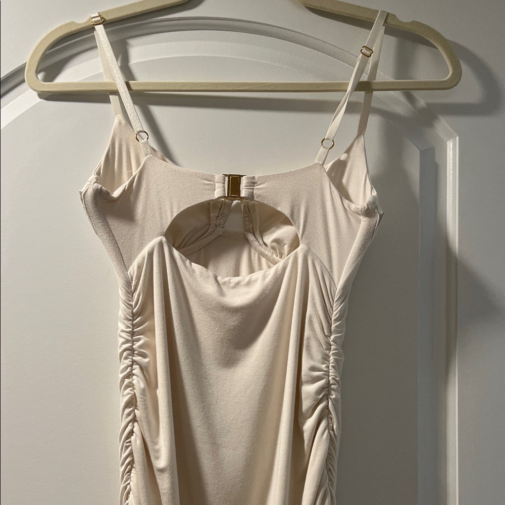 Elegant Ruched Dress Size XS - Picture 3 of 8